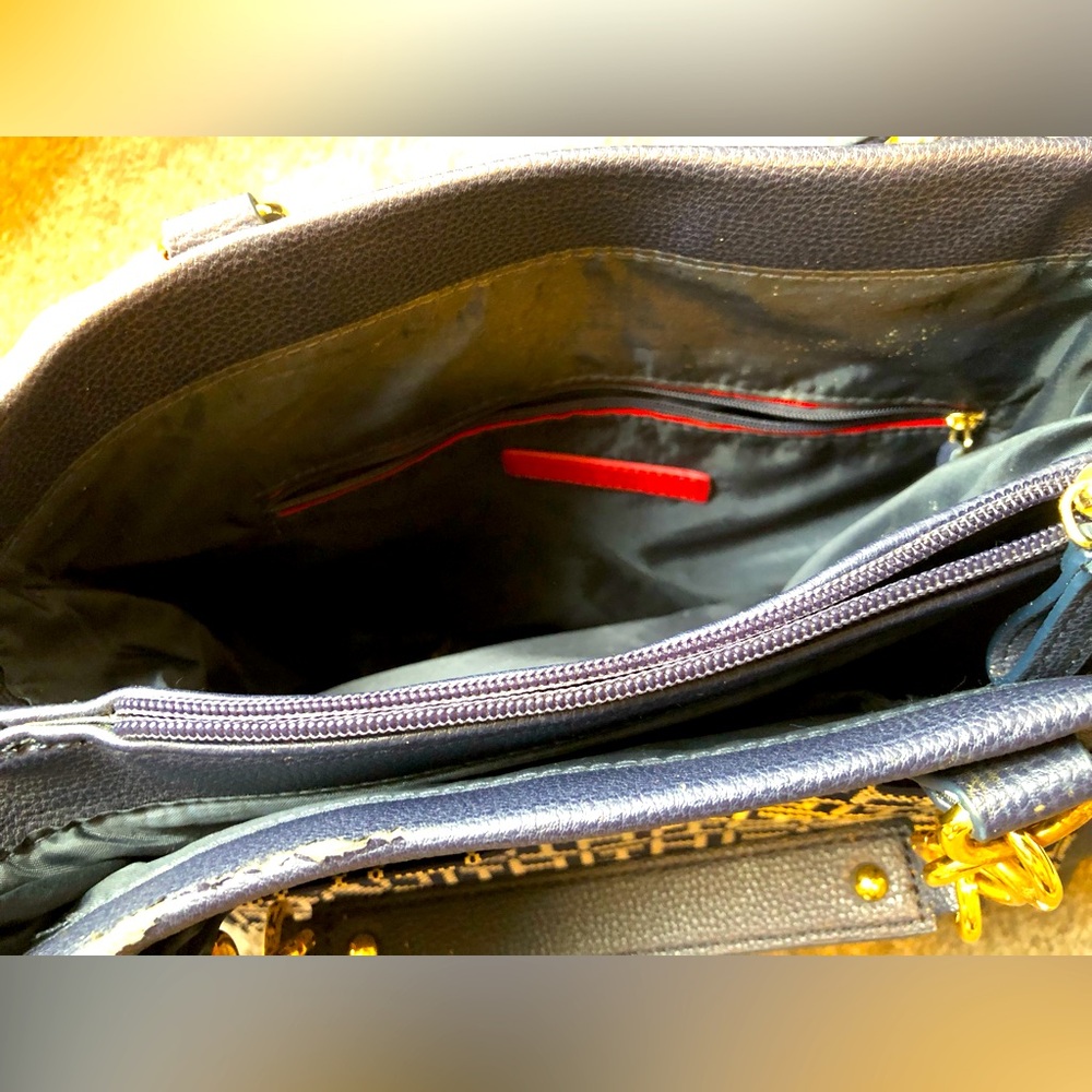 Tommy Hilfiger navy purse 😀 - Picture 5 of 9